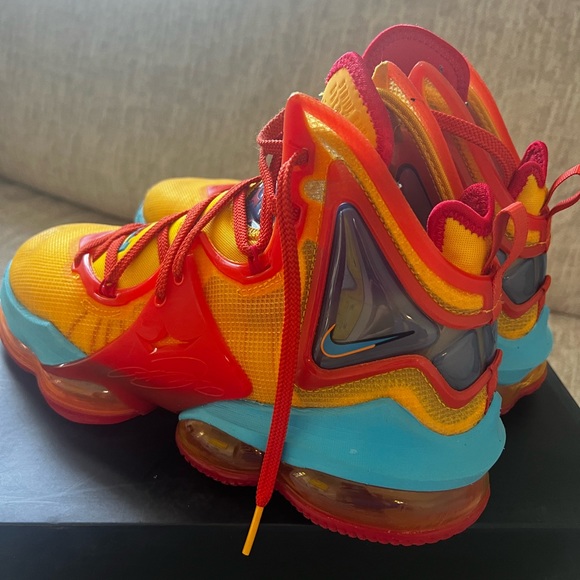 Nike
LeBron Xix "Space Jam - Tune Squad" sneakers - Picture 3 of 8